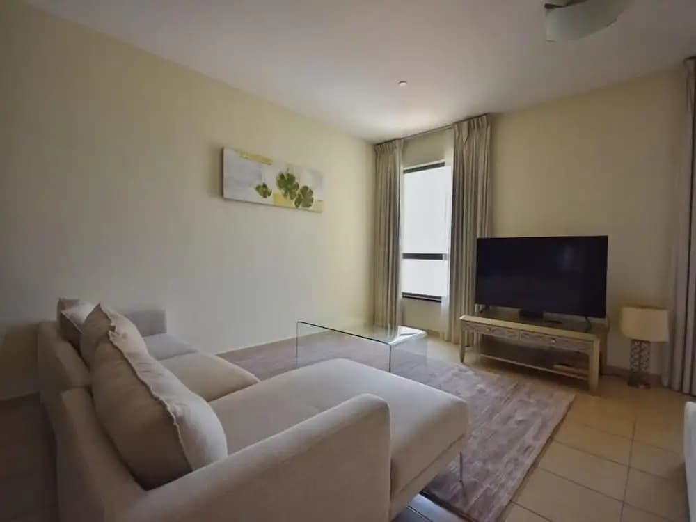 Modern Studio  with Sweeping City Views - photo 4