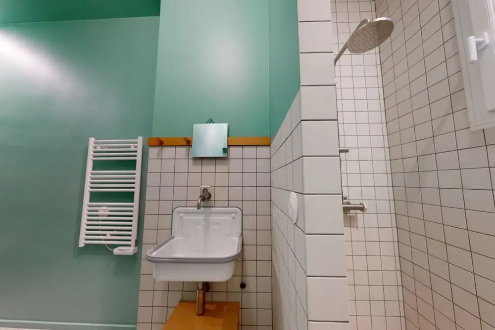 Joivy Delightful 1-bed Studio w/ Shared Co-working - photo 5