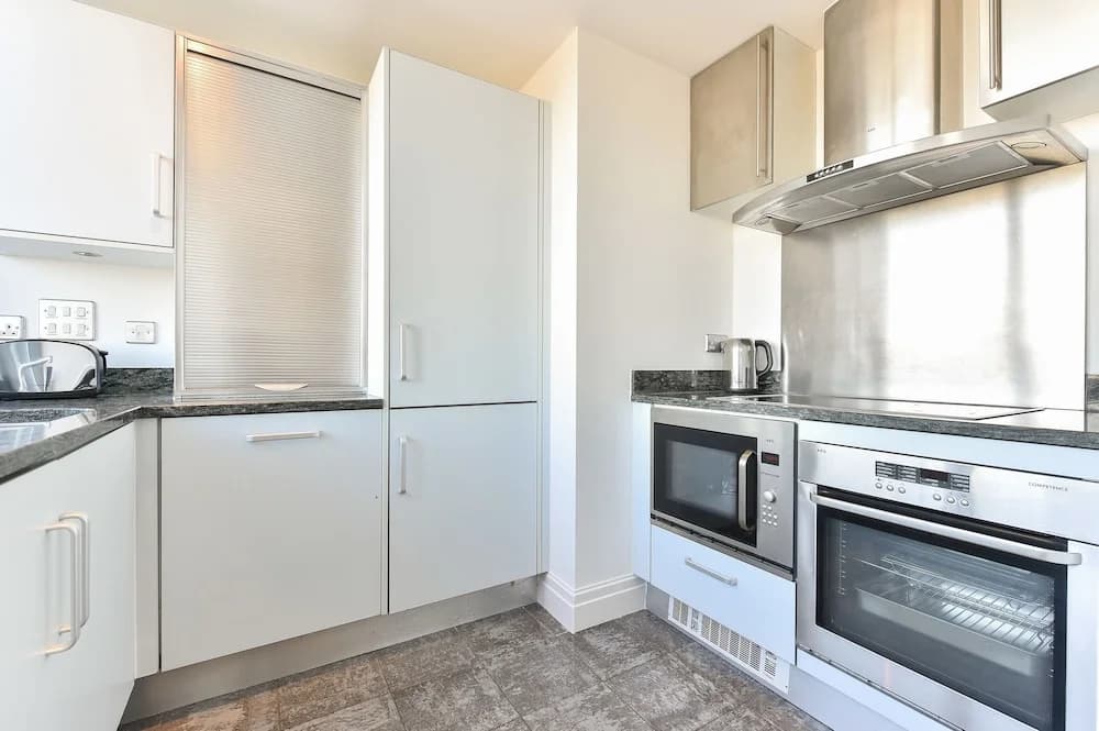 Westminster Superior Apartments - photo 2