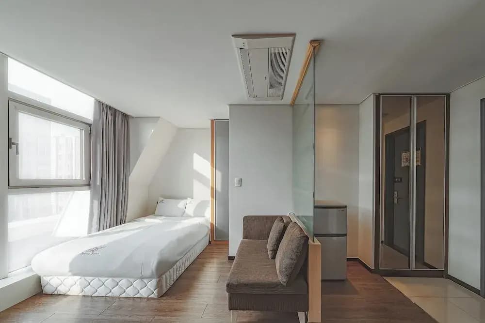 Brown Suites Hotel Sinchon Central - photo 6