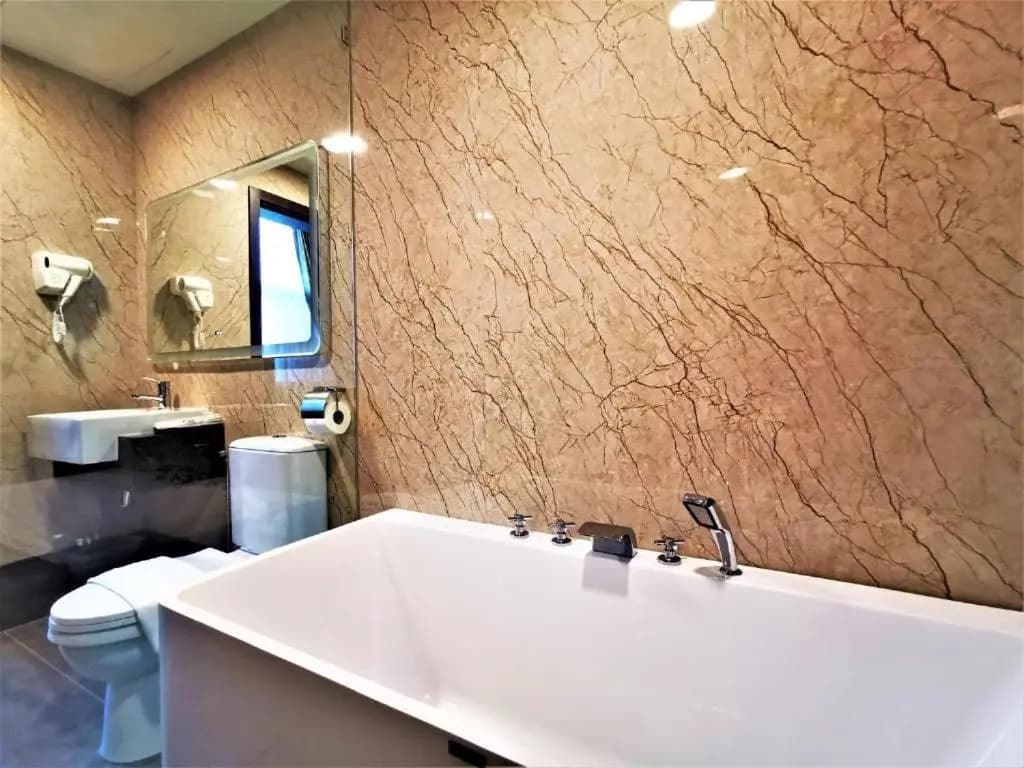 Prestigo Hotel - photo 10