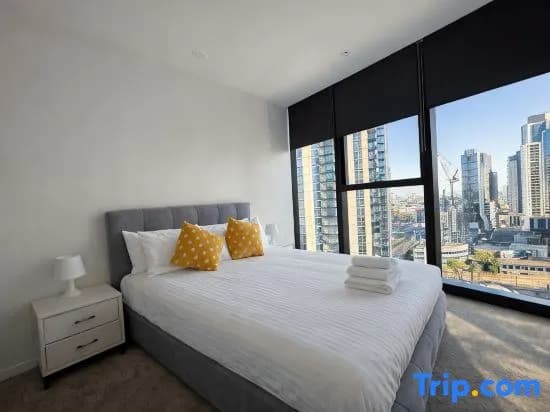 Skyline Stays | Luxury 2B2B High-Rise Suite - photo 1