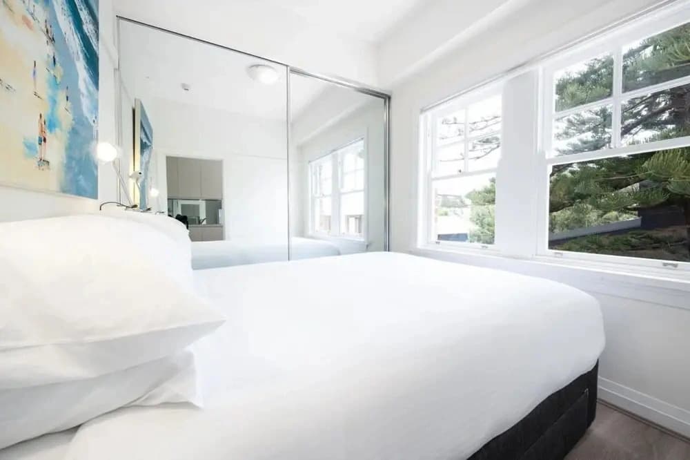 Snug 1-bed Unit Across From Bondi Beach - photo 1