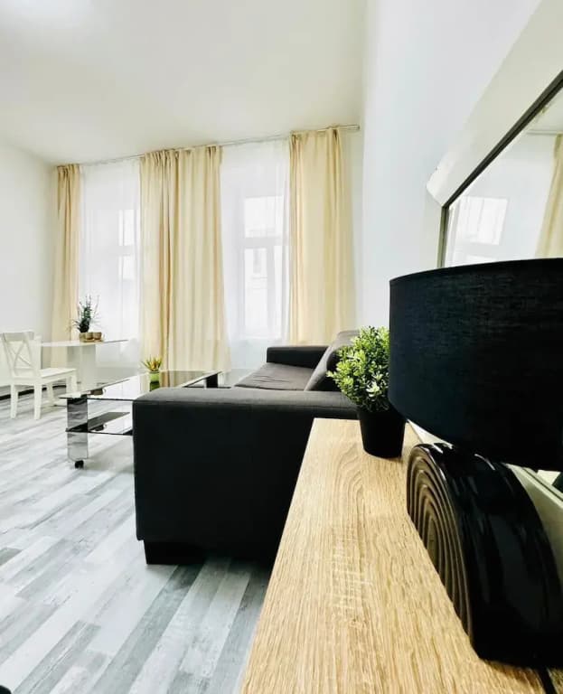 Beautiful Studio Apt Near Rathausplatz - photo 3