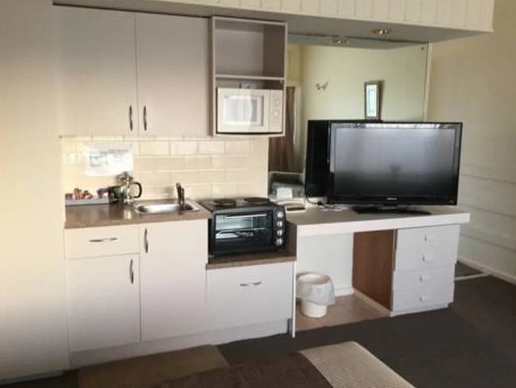 Beach Motor Inn - photo 14