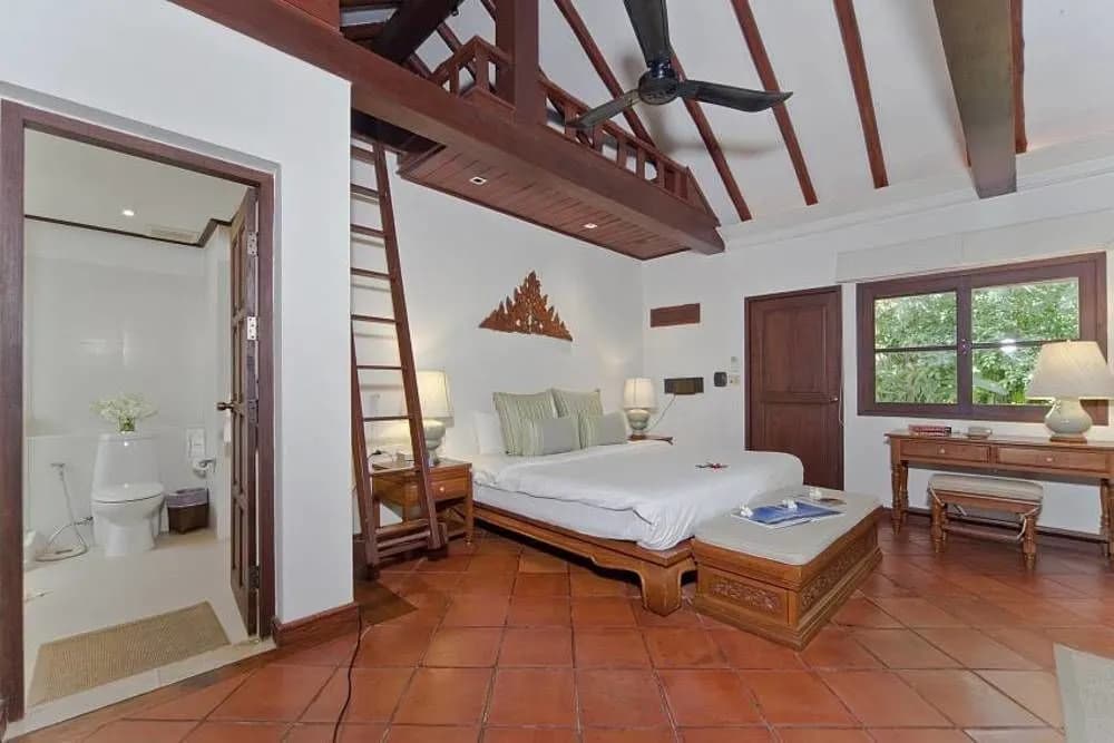 Bangrak Beachfront Villa - photo 2