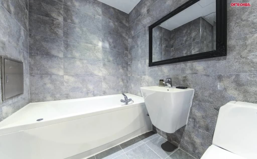 Hotel Wall - photo 7