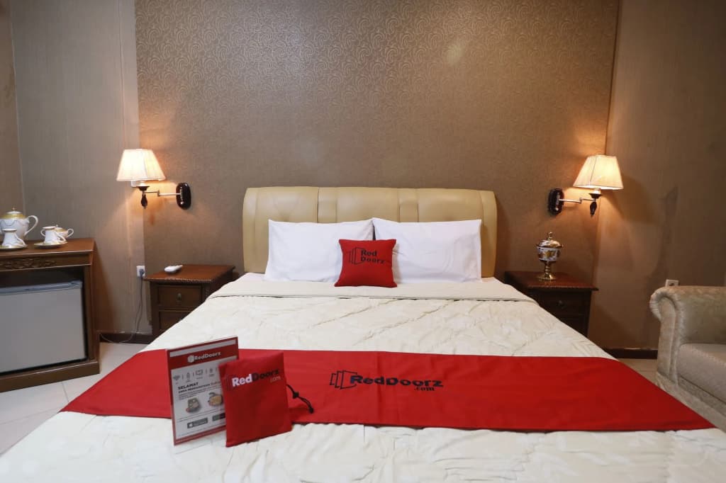RedDoorz Plus @ Jalan Dharmawangsa - photo 11
