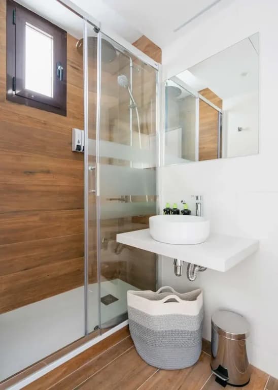 Limehome Barcelona Carrer de Fontcoberta - photo 37