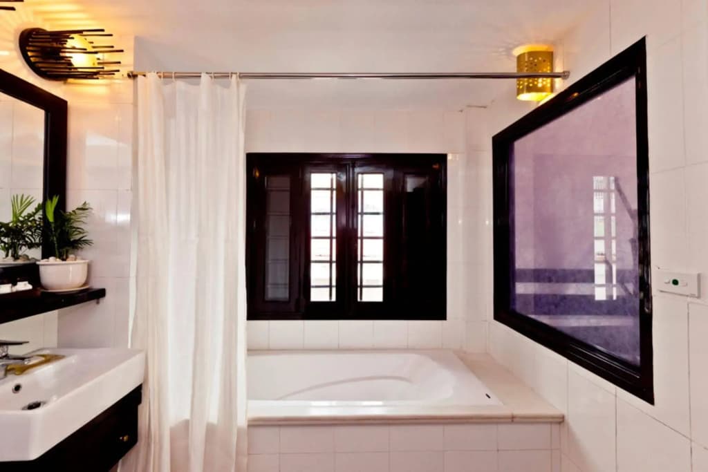 Cinnamon Hotel - photo 9