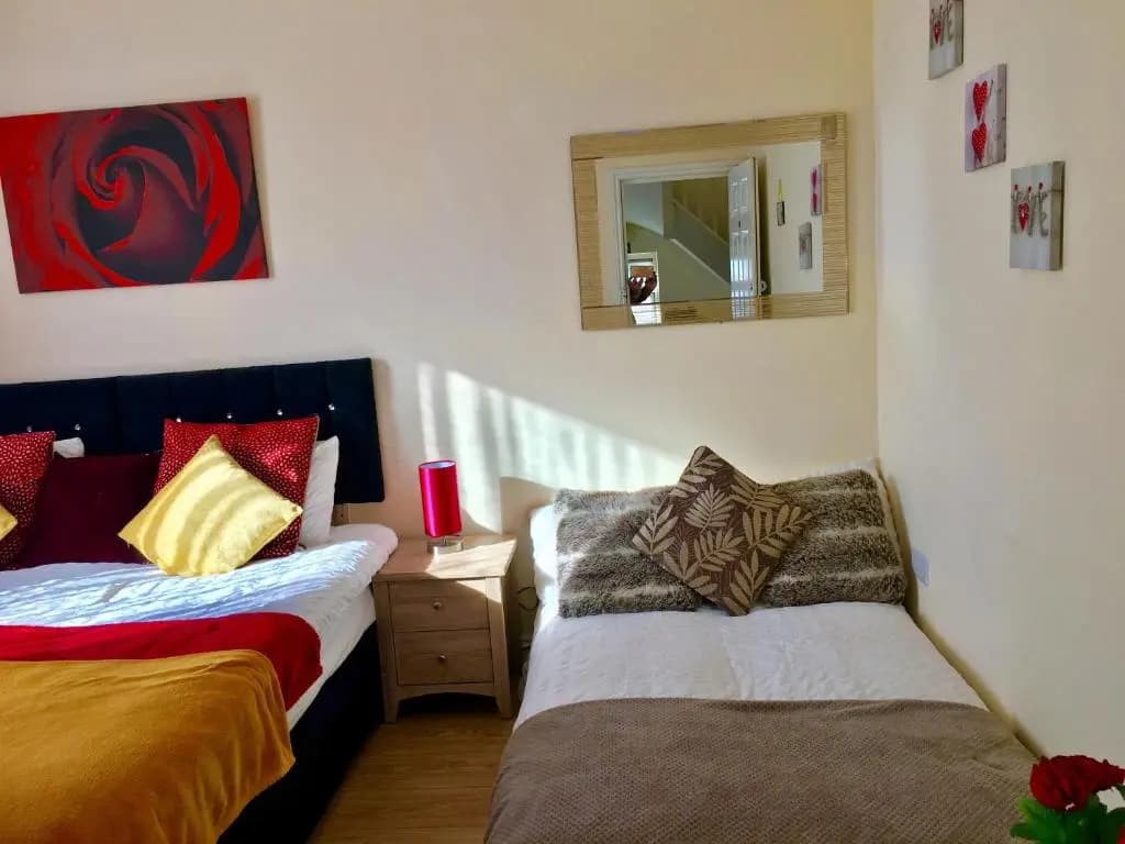 London Luxury Apartment, Private Bathroom - main photo