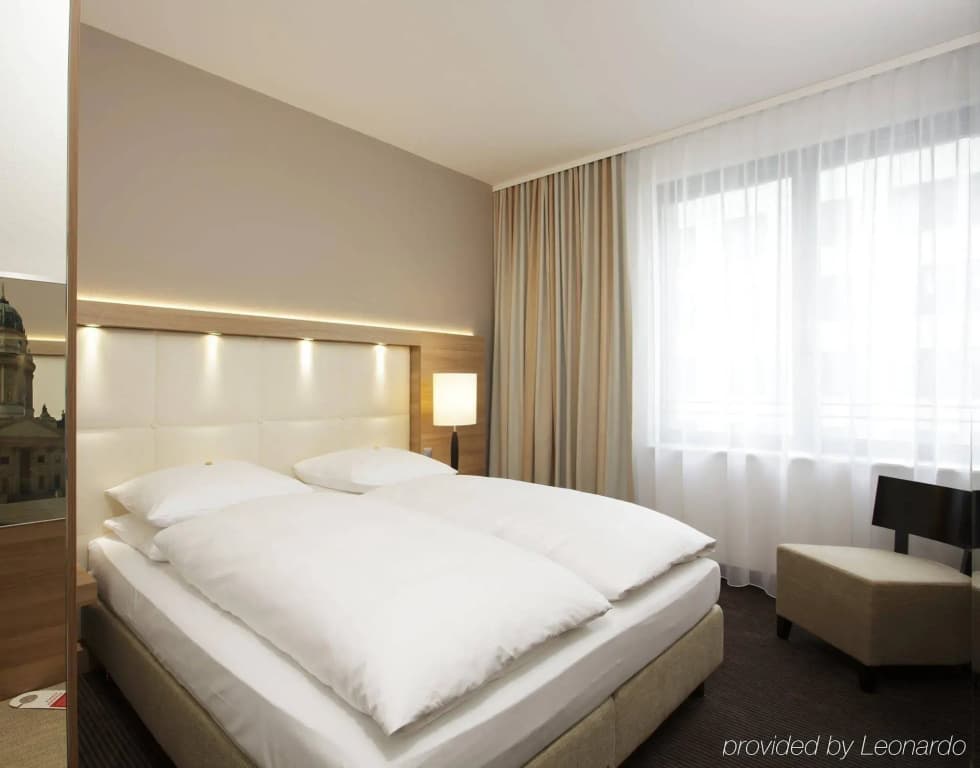 H4 Hotel Berlin Alexanderplatz - photo 3