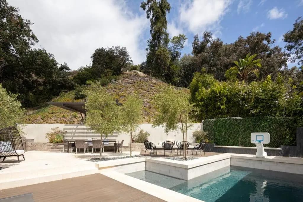Willow Glen - Hollywood Hills Multi-level Villa With Theater & Pool - photo 30