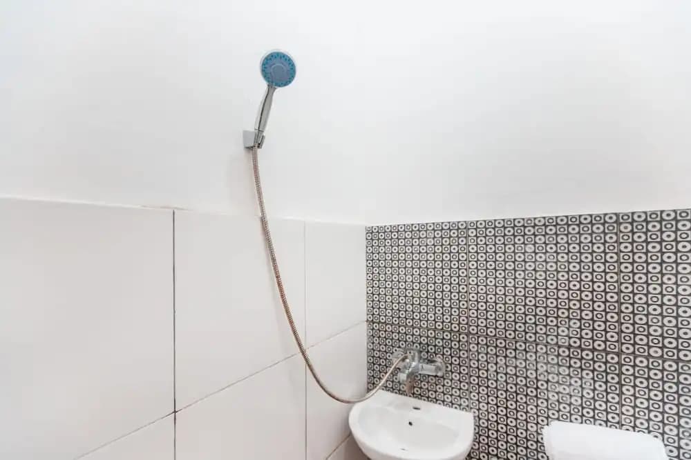 J&b Room Utan Kayu by OYO Rooms - photo 6