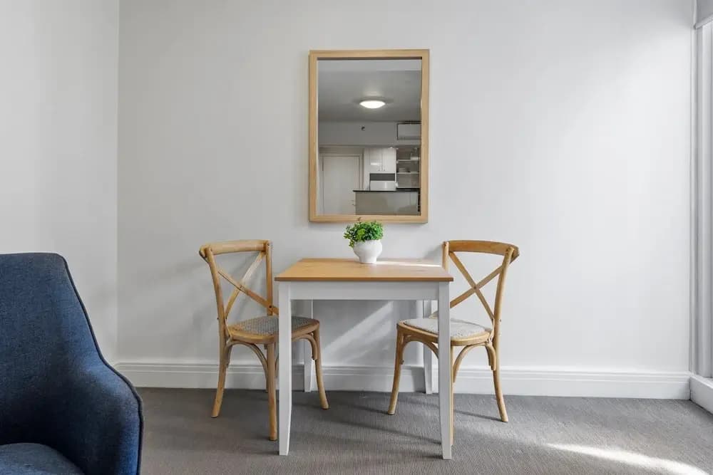 Chic 1-bed Apartment Steps From Shopping Street - photo 8
