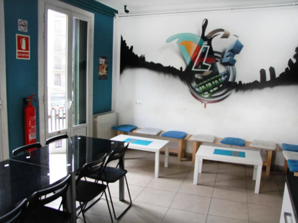 No Limit Hostel Graffiti - photo 2