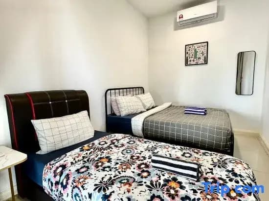 4 bedder D’Pristine condo 22-25 opp legoland (13pax) - photo 1