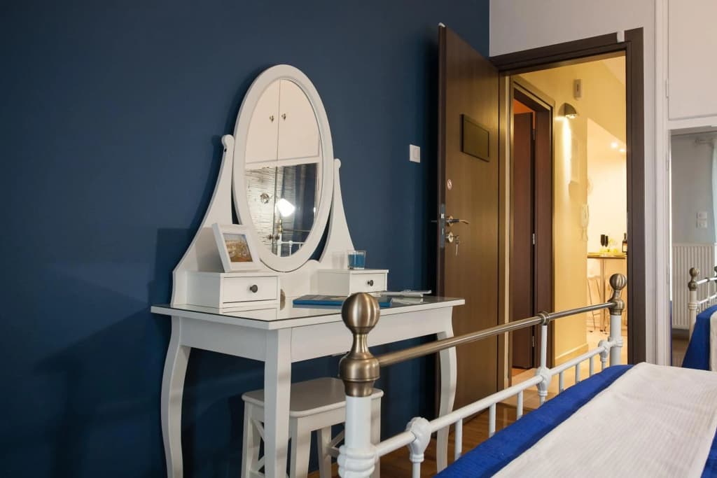 Pretty rooms in Gold and Blue apartment in safe central area - photo 2