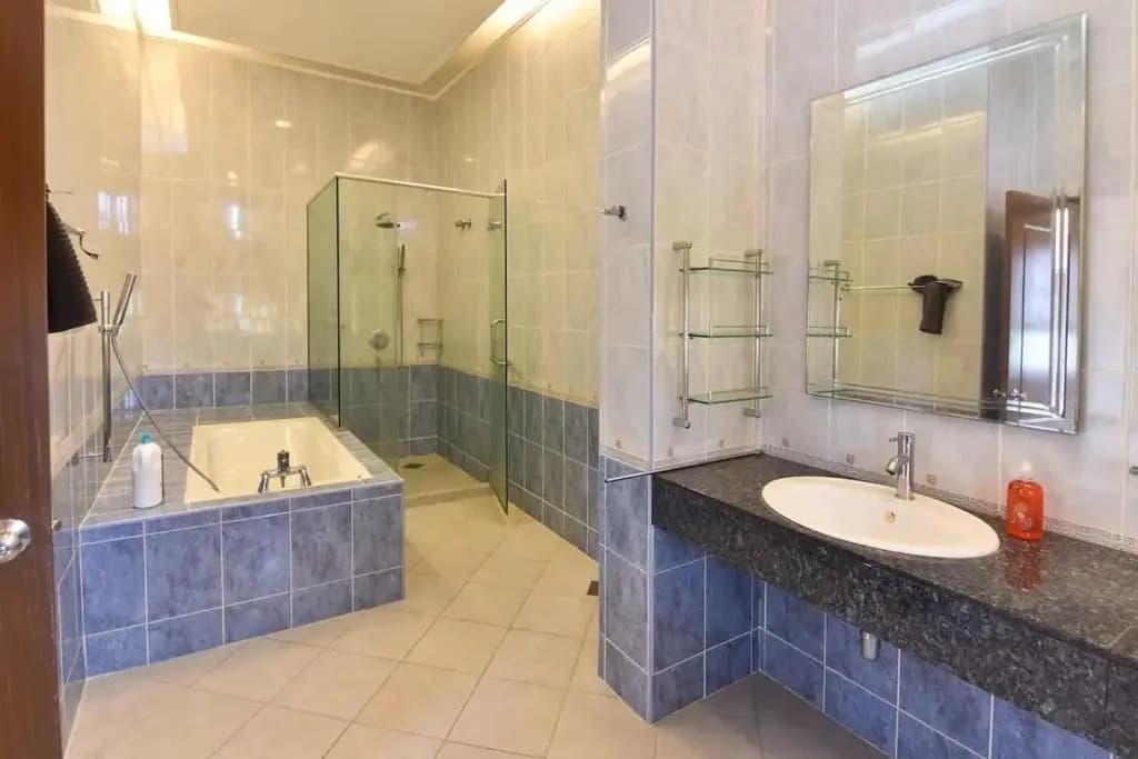 A Spacious & Cozy 5BR Unit in Ampang FREE Parking - photo 6