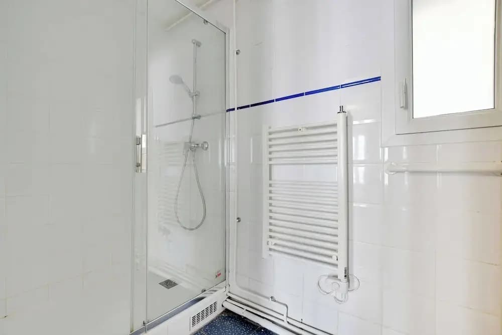Bright Apartment - 2br-4p - Belleville - photo 6