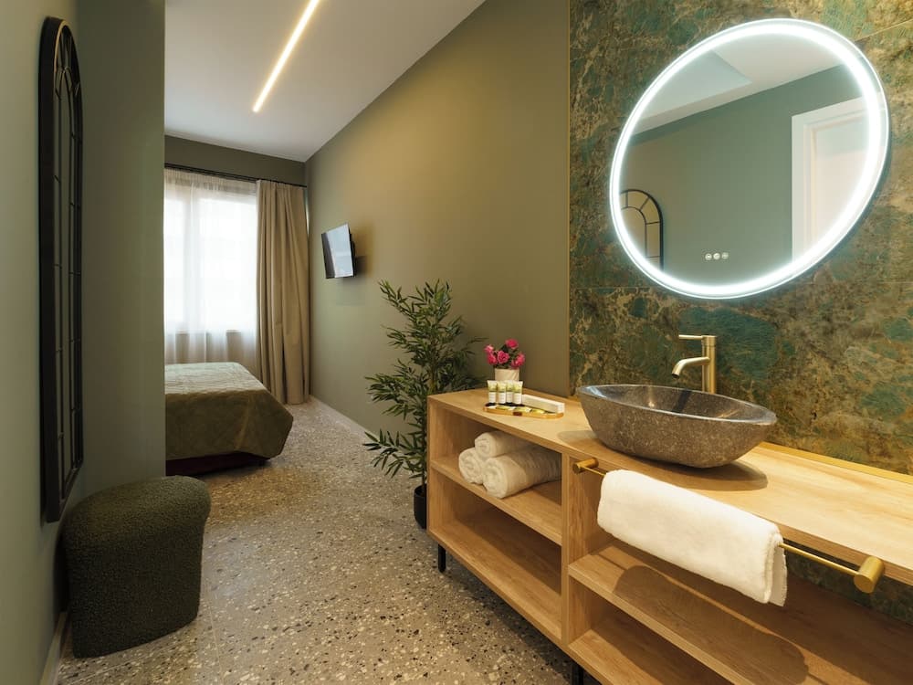 Ernest Suites Psiri - photo 7