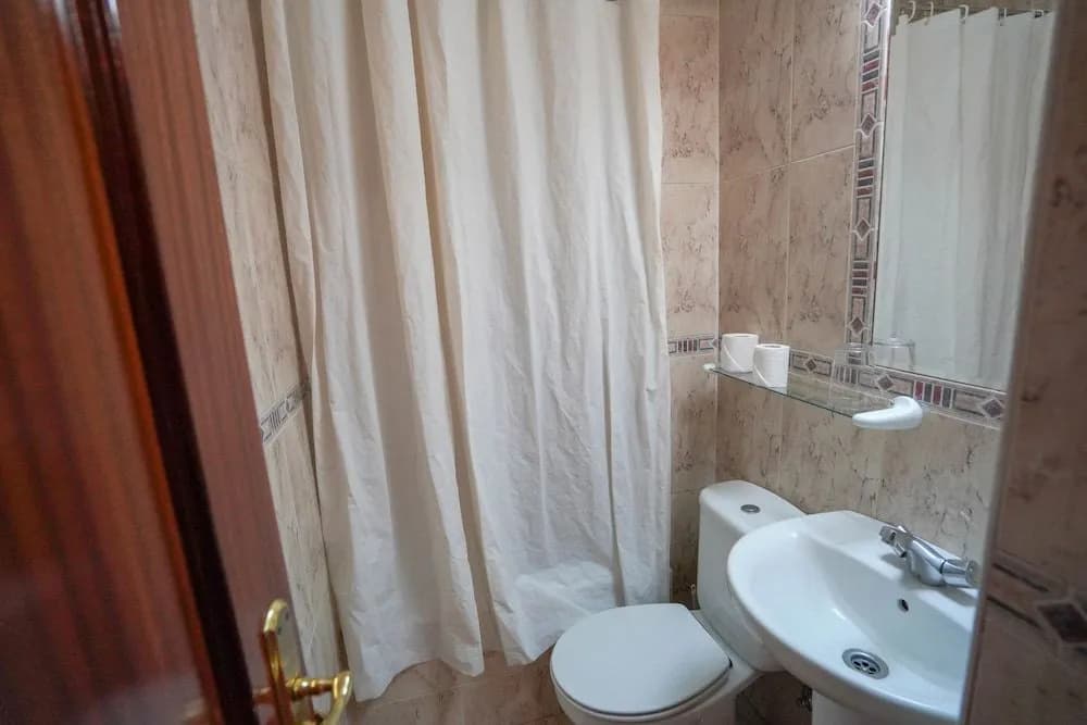 Hostal New go Inn - photo 8