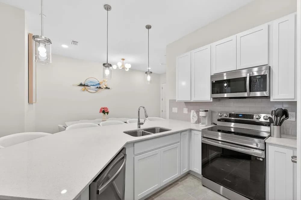 NEW 5bd/5ba Townhome Near Seaworld - photo 25
