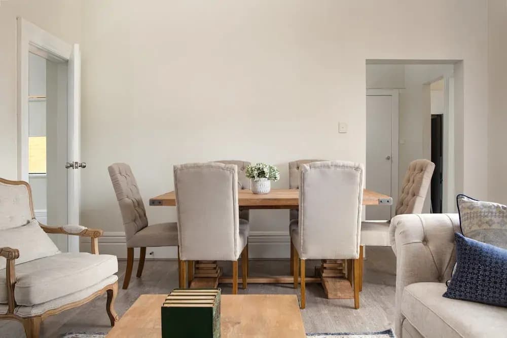 Central 2-bed Apartment With Private Parking - photo 5