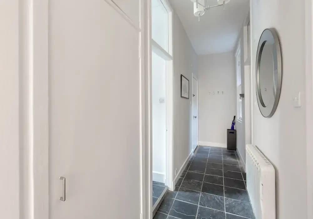 Grassmarket Modern Two Bedroom Flat - photo 10