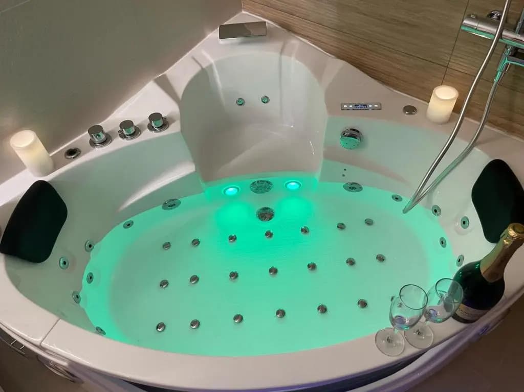 Nice Renting - Love Room Massena - Luxe Room - Jacuzzi - Terrace - King Bed - AC - photo 12