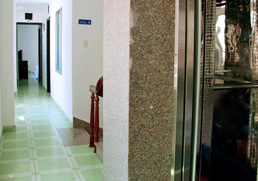 Queen Hotel - photo 10
