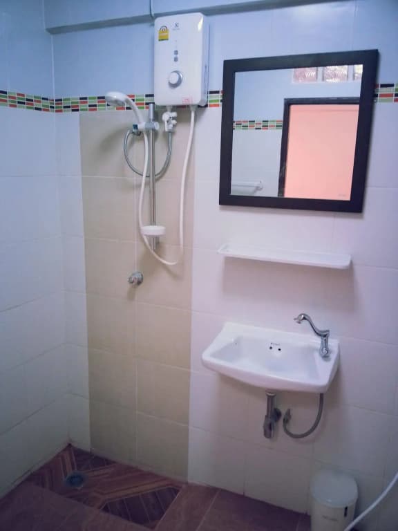 OYO 963 Sunshine Guesthouse - photo 8