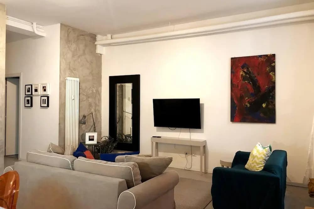 Inviting 2-bed Apartment in Milano - photo 4