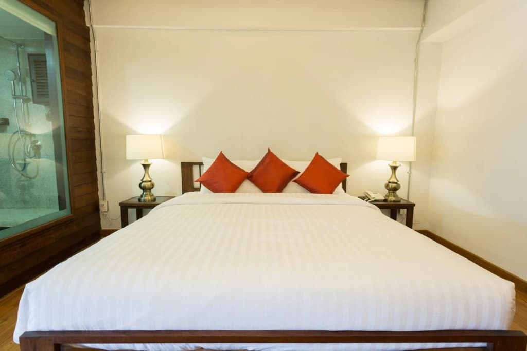 NightBazaar Inn Hotel - photo 4