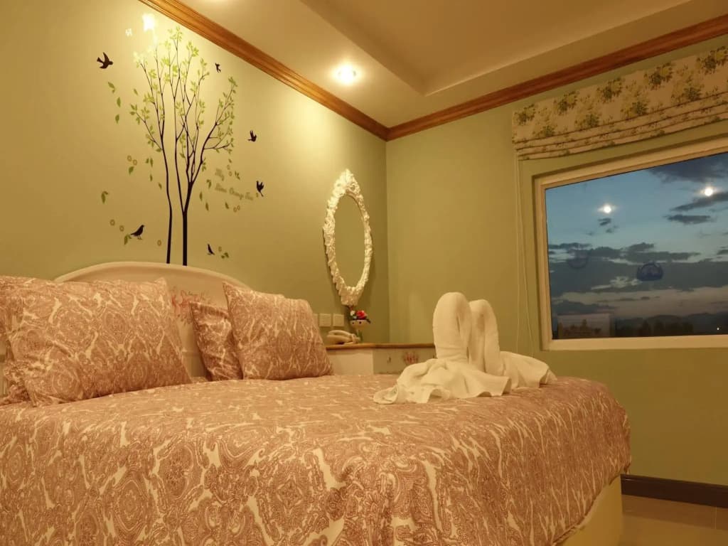 The Lilly Hotel - photo 2