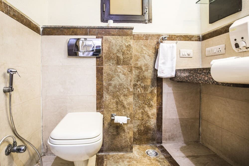 Stallen Suites Nehru Place by FabHotels - photo 9