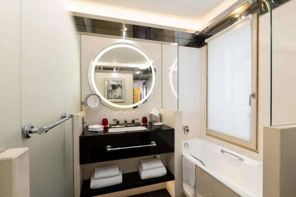 Hôtel Montaigne - photo 26