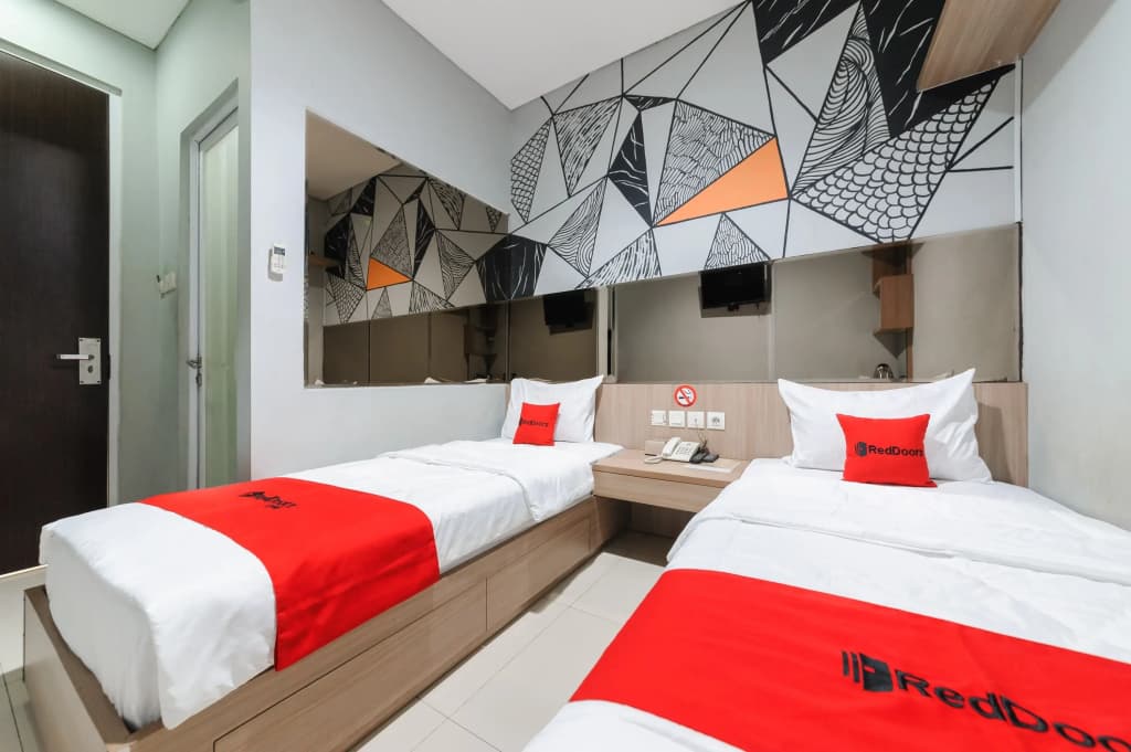RedDoorz Plus near Grand Indonesia Jakarta - photo 9