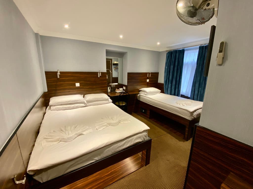 Crestfield Hotel - photo 4