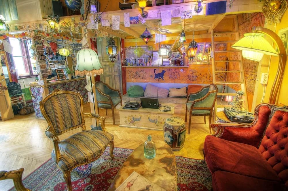 Lavender Circus Hostel And Apartments - photo 15