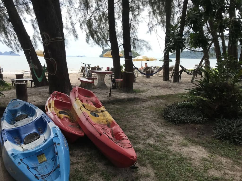 J2B Beach Bungalows - photo 11
