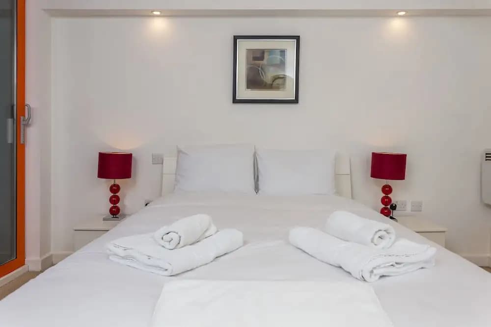 2 Bedroom Flat in Limehouse Sleeps 4 Guests - photo 3