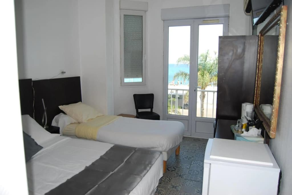 Azur Hotel - photo 2