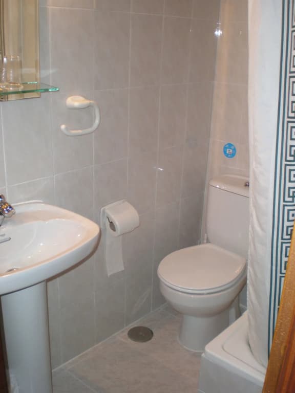 Hostal Esmeralda - photo 10