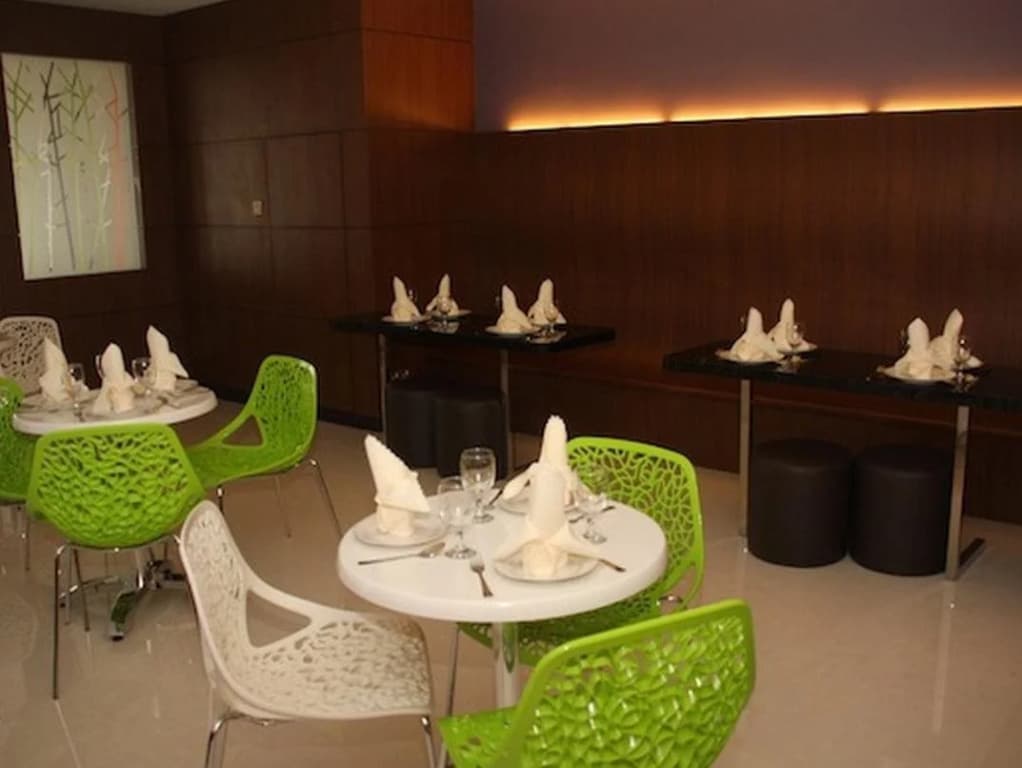 Grand Medallion Hotel - photo 21