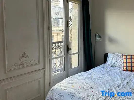 Modern Haussmann Apartment in Paris 8 - photo 3