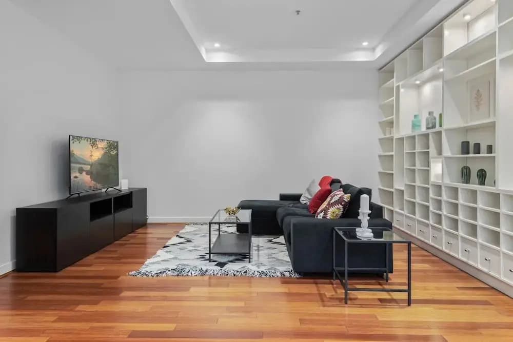 Stylish and Spacious 2-bed Apartment Melbourne - photo 9