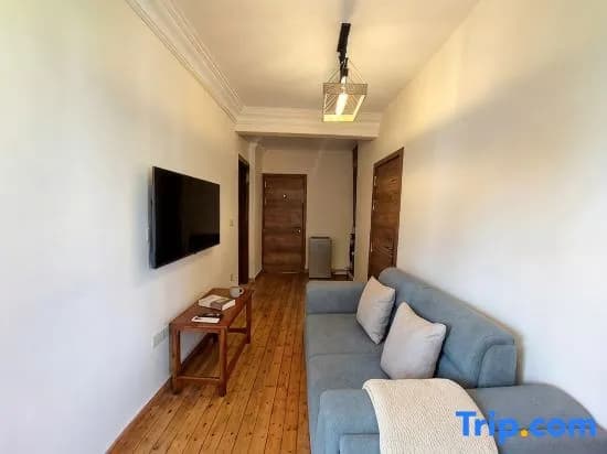 Downtown Private Studio | Rooftop Jacuzzi & Views - photo 1