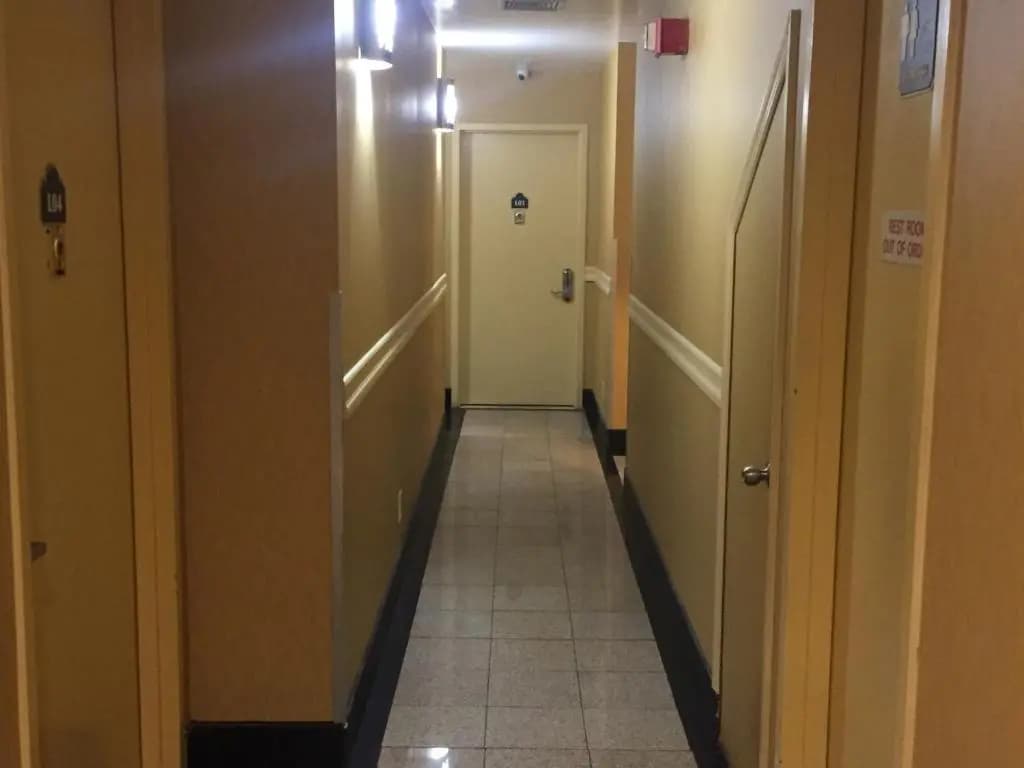 Flushing Motel - photo 10