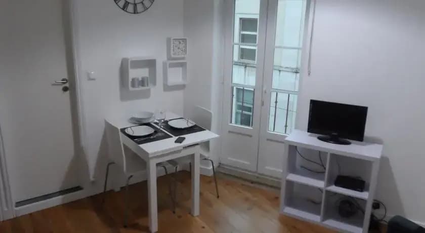 Lisbon Lovely Flat With Balcony - photo 10